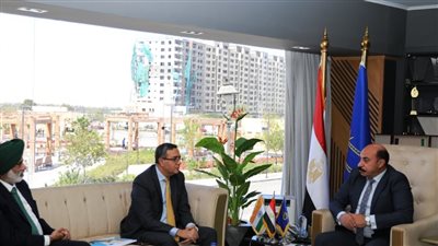 محافظ أسوان يستقبل وفدًا هنديًا للاطلاع على التجربة الرائدة لمبادرة حياة كريمة