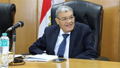 محافظ المنيا يناقش عددًا من الملفات لدعم الصناعة ودفع عجلة الاستثمار