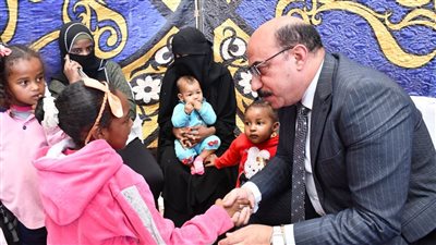 محافظ أسوان يتفقد جهود اللجنة الطبية بوحدة طب أسرة الخزان غرب