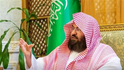 ياسر الدوسري أولهم.. السديس يعلن التجديد لعدد من أئمة المسجدين الحرام والنبوي