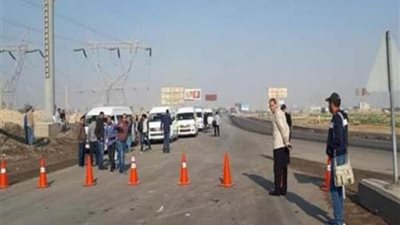  تنفيذ أعمال صيانة للفواصل الحديدية بالطريق الدائري للقادم من المريوطية باتجاه المنيب بالجيزة