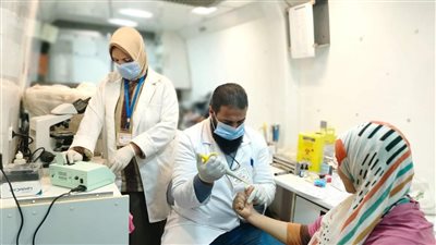 الكشف على 1588 حالة خلال قافلة طبية في المنيا