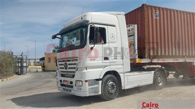 بعد التعويم.. الإفراج الجمركي عن مئات حاويات البضائع والسلع من ميناء السخنة بالسويس | صور