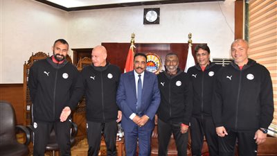 محافظ مطروح يستقبل جهاز منتخب الناشئين على هامش زيارتهم للمحافظة