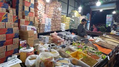 بعد الإفراج عن البضائع.. تخفيضات وعروض وإقبال كبير على شراء السكر والأرز والزيت بمعارض أهلا رمضان | بث مباشر