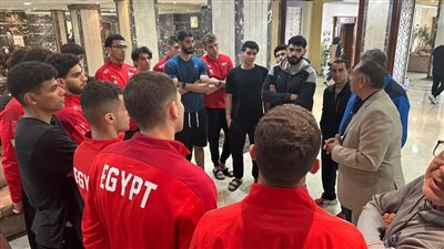 رئيس اتحاد اليد في زيارة تحفيزية للاعبي المنتخب قبل السفر لـ غانا