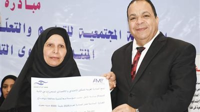 رئيس تعليم الكبار يشارك في تكريم المتحررات من الأمية | صور