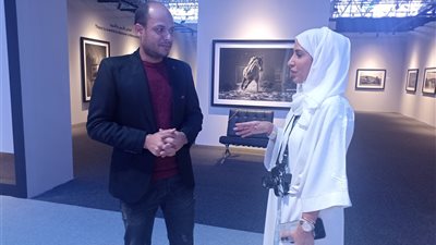 مصورة معرض العالم بالأبيض والأسود في أكسبوجر: أركز على التراث في أعمالي