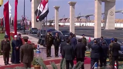 بمناسبة يوم الشهيد.. الرئيس السيسي يصل مسجد المشير لأداء صلاة الجمعة