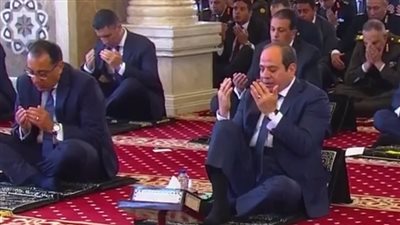 السيسي يؤدي صلاة الجمعة بمسجد المشير طنطاوي بمناسبة يوم الشهيد