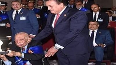 الإعلامي محمد فودة ينعى اللواء عاطف عبد الغفار والد وزير الصحة