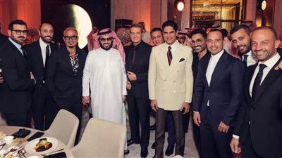 الهضبة بصحبة أبو هشيمة ومحمد زكي في عشاء تركي آل شيخ بمناسبة السوبر المصري بالرياض