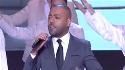 تامر عاشور يقدم أغنية مصر مبتنساش شهيد في احتفالية يوم الشهيد بحضور الرئيس السيسي