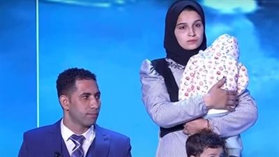 زوجتي هي البطل.. الرقيب أحمد حسني يشكر زوجته أمام السيسي