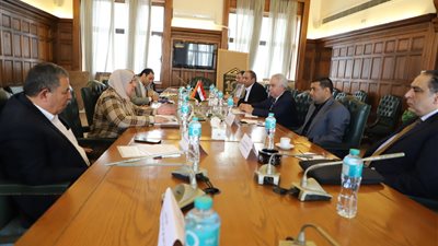 الجمارك المصرية والليبية تبحثان آليات تنظيم العمل بمنفذ السلوم البري