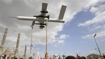  الحوثيون يعلنون تنفيذ 3 عمليات ضد مدمرة أمريكية وسفينتي شحن 