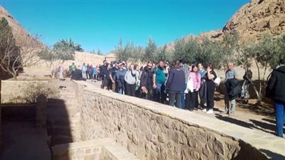 لمشاهدة المقدسات الدينية والتاريخية.. 719 سائحًا فى زيارة لمدينة سانت كاترين بجنوب سيناء اليوم