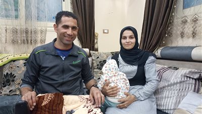 قالتلي شرف ليا أكون جنبك.. البطل أحمد حسني بعد تكريم الرئيس لزوجته: هي بطلة قصتي