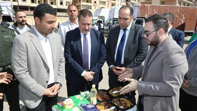 محافظ المنوفية يدشن مبادرة قطار الخير لتوزيع 15 ألف كرتونة و30 ألف وجبة في رمضان 