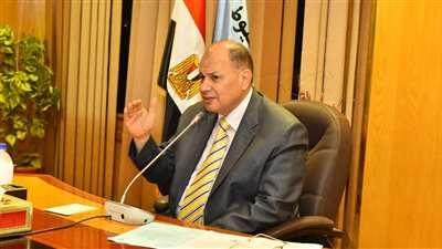 محافظ أسيوط يوجه برفع درجة الاستعداد بالمراكز والمدن لوجود نشاط رياح محملة بالأتربة