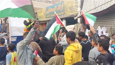 بعلم فلسطين.. أهالي الأقصر يحتفلون بقدوم رمضان بتنظيم المواكب وتوزيع الهدايا والحلوى| صور