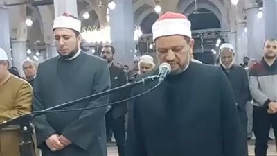 المصلون يؤدون صلاة التراويح في أول ليالي شهر رمضان | بث مباشر