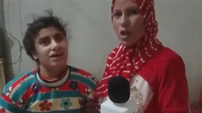 والدة فتاة مصابة بشحنة كهرباء زائدة في المخ بالمنيا: نفسي أعالجها لكن حالتنا المادية صعبة| بث مباشر