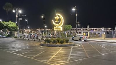 ميادين الأقصر تتلألأ بالهلال والفوانيس والنجوم المضيئة استقبالا لرمضان | صور