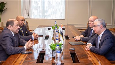 توقيع بروتوكول تعاون بين اقتصادية القناة والهيئة العامة للمثلث الذهبي لدعم المستثمرين