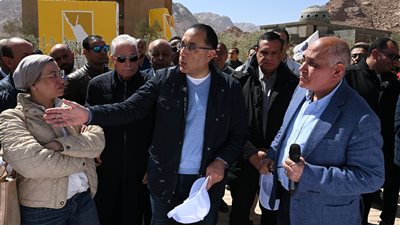 رئيس الوزراء يتفقد النُزل البيئي ومركز الزوار الجديدين بموقع التجلي الأعظم