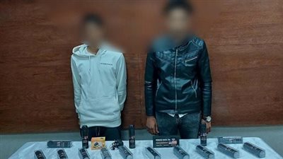 القبض على شخصين لترويجهما عبوات مسيلة للدموع عبر فيسبوك 