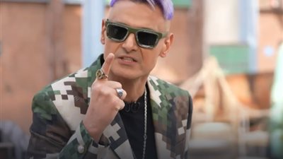 رامز جلال ينتهي من تسجيل تتر برنامجه في رمضان 2025 بتوقيع أمير محروس