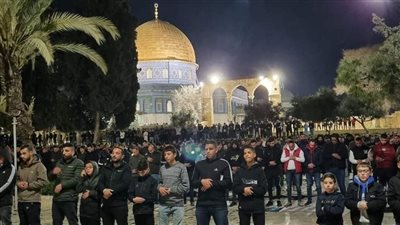 رغم التضييقات.. 35 ألف مصل يؤدون صلاتي العشاء والتراويح في ثاني ليالي رمضان بالمسجد الأقصى |صور