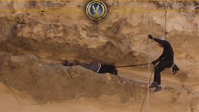 تعثر في منتصف الجبل.. كيف أغاثت قوات الإنقاذ الطالب سيف في محمية وادي دجلة؟ | فيديو