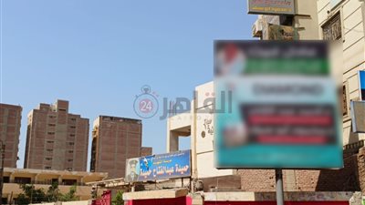 استغاثة أولياء أمور من مدرسة ابتدائي بالفيوم: لافتات مائلة تهدد حياة أبنائنا