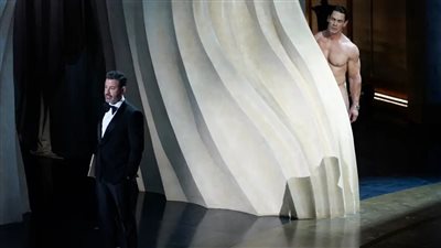 ماذا ارتدى جون سينا ​​عندما قدم حفل الأوسكار 2024؟