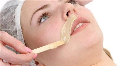 ما حكم إزالة المرأة لشعر الجسم الزائد في نهار رمضان؟.. البحوث الإسلامية توضح 