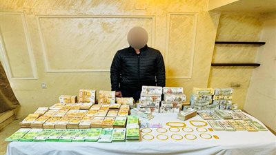 يوروهات ودولارات.. القبض على تاجر عملة بحوزته عملات أجنبية بقيمة 90 مليون جنيه 