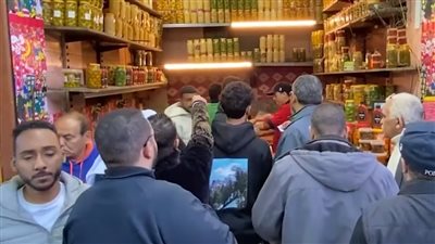 إقبال كبير من المواطنين على شراء المخللات بالمحافظات| بث مباشر 
