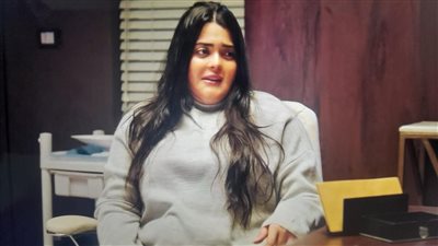 مسلسل أشغال شقة الحلقة 4| أسماء جلال تصارع شهواتها.. وتجري عملية تدبيس معدة