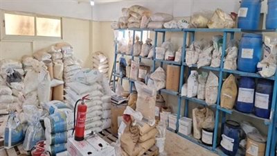 يضع المواد في عبوات مقلدة.. القبض على صاحب مصنع أدوية دون ترخيص بالجيزة| صور