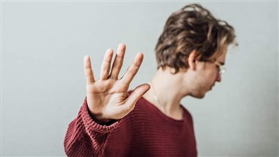 تحقيق يوثق تعرض رجال للاعتداء الجنسي من قِبل سيدات.. أحدهم ابتعد عن النساء لمدة 5 سنوات 