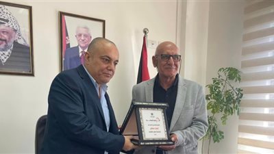 إعلان الفنان والمخرج المسرحي الفلسطيني إدوار معلم شخصية العام الثقافية 