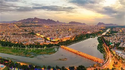 أين تقع مدينة أصفهان؟