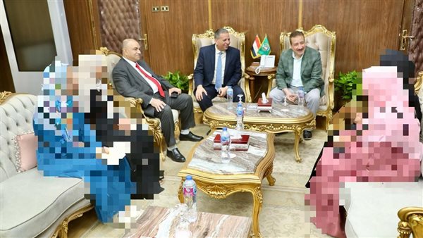 محافظ المنوفية يسلم