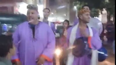 أشهر مسحراتي في قنا ينشر أجواء البهجة بين الصغار بالشوارع: بنحب نشوف فرحة الناس| بث مباشر 