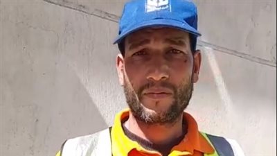 عامل نظافة يعثر على شيك بـ75 ألف جنيه ويعيده لصاحبه بالإسكندرية: عمري ما فكرت أخد حاجة مش بتاعتي | بث مباشر