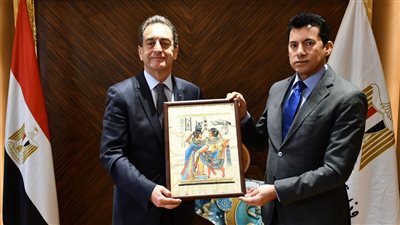 وزير الرياضة يلتقي السفير الفرنسي لبحث سبل التعاون ومشاركة بعثة مصر في أولمبياد باريس