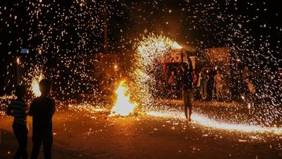 عالم أزهري: الألعاب النارية في الشوارع برمضان ترويع محرم شرعًا