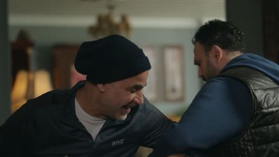 مسلسل بابا جه الحلقة 4.. محمود البزاوي يستقبل أكرم حسني بالسكاكين في أول يوم من تأجيره كأب لأولاده